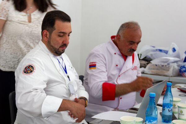 Ммм... толма: армянское блюдо вскружило голову фотографу из Кореи и сразило француза - Sputnik Армения