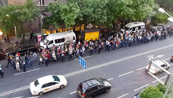 Протест против освобождения Роберта Кочаряна на улице Амиряна - Sputnik Արմենիա
