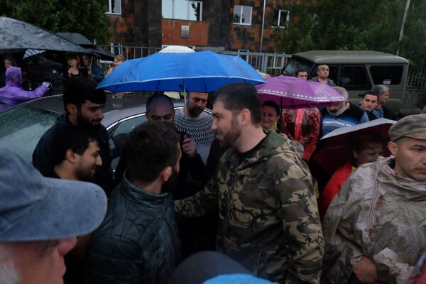 C утра входы в суды Еревана блокированы: люди вышли на призыв Пашиняна C утра входы в суды Еревана блокированы: люди вышли на призыв Пашиняна - Sputnik Армения