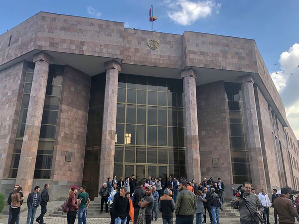 Շիրակում դատավորներն աշխատանքի են գնացել 7:40 Շիրակում դատավորներն աշխատանքի են գնացել 7:40 - Sputnik Արմենիա