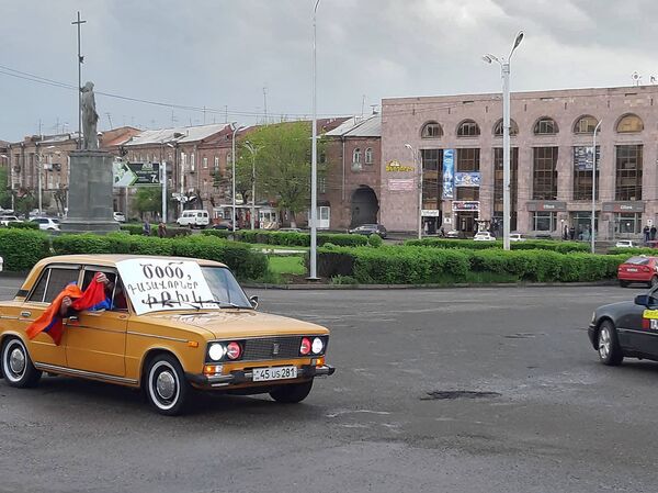 Судьи в Гюмри пришли на работу до блокировки зданий протестующими - фото - Sputnik Армения