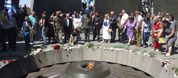 Шествие к мемориалу Цицернакаберд в память Геноцида греков в Османской Турции (19 мая 2019). Еревaн Шествие к мемориалу Цицернакаберд в память Геноцида греков в Османской Турции (19 мая 2019). Еревaн - Sputnik Արմենիա