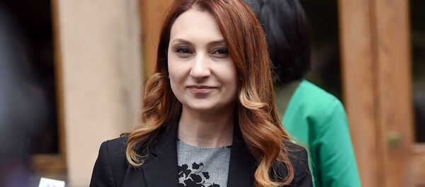 Руководитель фракции Мой шаг Лилит Макунц ответила на вопросы журналистов перед зданием Дома правительства Армении (20 мая 2019). Еревaн - Sputnik Армения