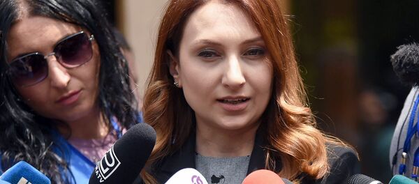 Руководитель фракции Мой шаг Лилит Макунц ответила на вопросы журналистов перед зданием Дома правительства Армении (20 мая 2019). Еревaн - Sputnik Արմենիա