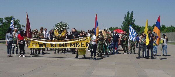 Шествие к мемориалу Цицернакаберд в память Геноцида греков в Османской Турции (19 мая 2019). Еревaн - Sputnik Армения