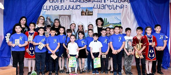 Анна Акопян посетила среднюю школу имени Жоры Есаяна в селе Дарбник, Арарат Анна Акопян посетила среднюю школу имени Жоры Есаяна в селе Дарбник, Арарат - Sputnik Արմենիա