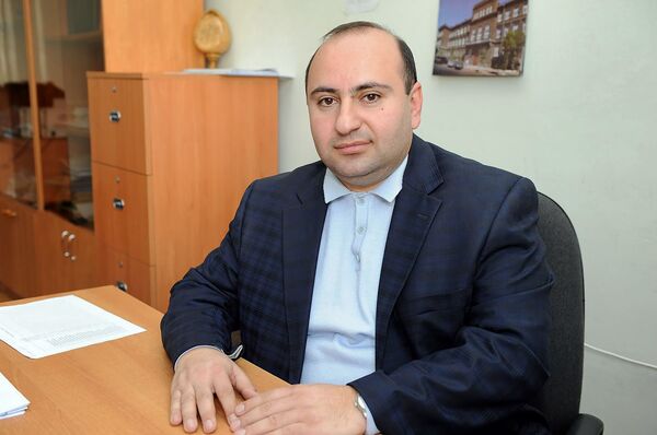 Դատարանների ելքն ու մուտքը փակելը քրեական պատասխանատվություն է նախատեսում. իրավագետ Դատարանների ելքն ու մուտքը փակելը քրեական պատասխանատվություն է նախատեսում. իրավագետ - Sputnik Արմենիա