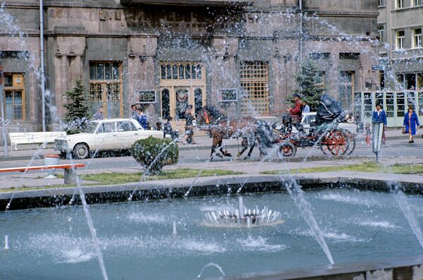 Старинный фиакр на улице города. Ленинакан Старинный фиакр на улице города. Ленинакан - Sputnik Արմենիա