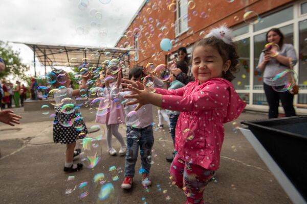 Ругаемся, обижаемся, но любим: SOS- мамы заменили детям родительское тепло Ругаемся, обижаемся, но любим: SOS- мамы заменили детям родительское тепло - Sputnik Армения
