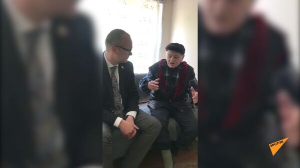 Հայրենական պատերազմի վետերան, վազաշենցի Սանթուր պապը 100-ամյակը նշեց խաղաղ կյանքի երգով Հայրենական պատերազմի վետերան, վազաշենցի Սանթուր պապը 100-ամյակը նշեց խաղաղ կյանքի երգով - Sputnik Արմենիա