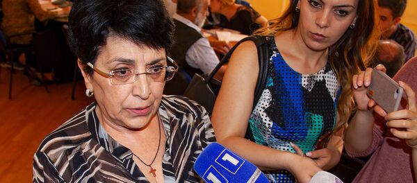 Лилит Арзуманян ответила на вопросы журналистов во время выборов ректора Ереванского гос.института театра и кино (22 мая 2019). Еревaн - Sputnik Армения