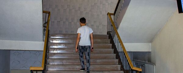 Студент Ереванского гос.института театра и кино в день выборов ректора вуза (22 мая 2019). Еревaн Студент Ереванского гос.института театра и кино в день выборов ректора вуза (22 мая 2019). Еревaн - Sputnik Արմենիա