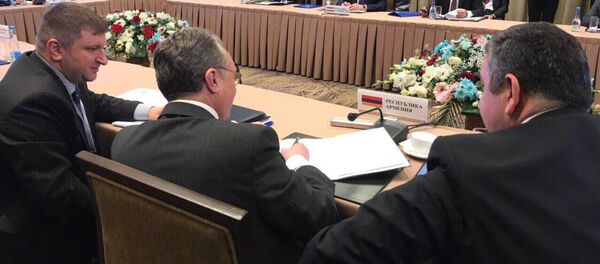 Министр иностранных дел Армении Зограб Мнацаканян на саммите глав МИД стран - участниц ОДКБ (22 мая 2019). Бишкек - Sputnik Армения