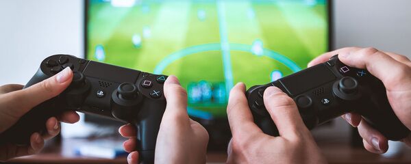 Геймеры за игрой в PlayStation - Sputnik Արմենիա