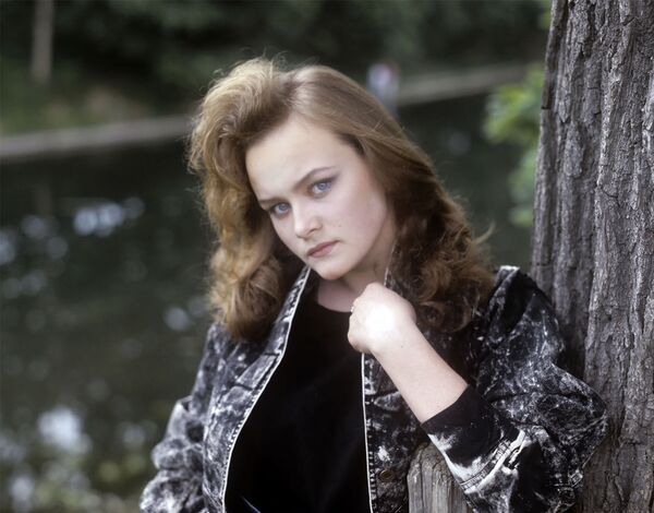 Топ-7 модных штучек 90-х: за что армянским модницам стыдно сейчас Топ-7 модных штучек 90-х: за что армянским модницам стыдно сейчас - Sputnik Армения