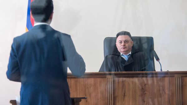 Судья Давид Григорян слушает адвоката Арама Орбеляна во время заседания по делу 1 марта (17 мая 2019). Еревaн - Sputnik Արմենիա