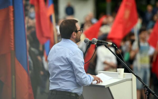 Гегам Манукян на митинге партии АРФ Дашнакцутюн на площади Свободы (23 мая 2019). Еревaн - Sputnik Армения