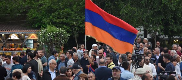 Люди на митинге партии АРФ Дашнакцутюн на площади Свободы (23 мая 2019). Еревaн - Sputnik Արմենիա