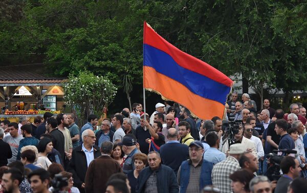 Люди на митинге партии АРФ Дашнакцутюн на площади Свободы (23 мая 2019). Еревaн - Sputnik Армения