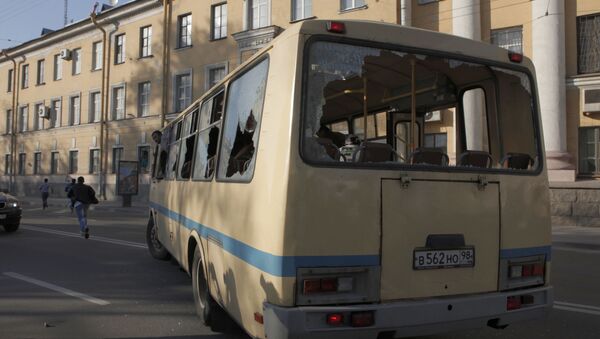 Автобус, перевозящий рабочих Санкт-Петербурге - Sputnik Արմենիա