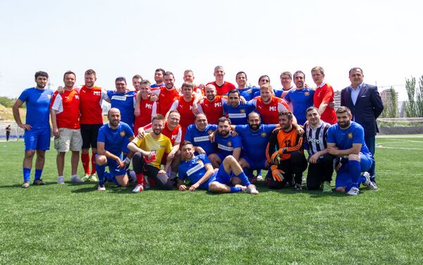 Команды по футболу «Матч ТВ» и журналистов из Еревана - Sputnik Армения