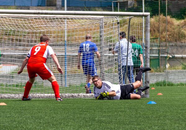 Հայկական խոհանոցը խանգարեց․ ինչպես Երևանում անցավ «լրագրող-ֆուտբոլիստների» մրցաշարը Հայկական խոհանոցը խանգարեց․ ինչպես Երևանում անցավ «լրագրող-ֆուտբոլիստների» մրցաշարը - Sputnik Արմենիա