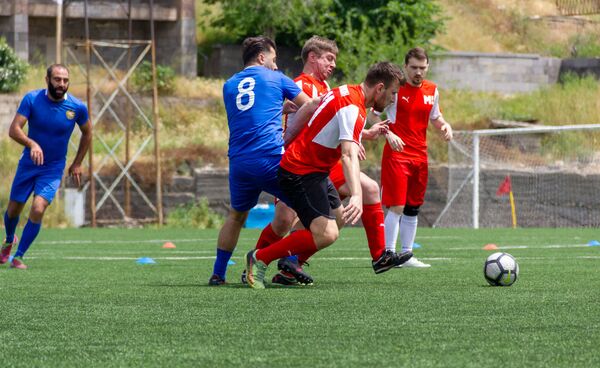 Հայկական խոհանոցը խանգարեց․ ինչպես Երևանում անցավ «լրագրող-ֆուտբոլիստների» մրցաշարը Հայկական խոհանոցը խանգարեց․ ինչպես Երևանում անցավ «լրագրող-ֆուտբոլիստների» մրցաշարը - Sputnik Արմենիա