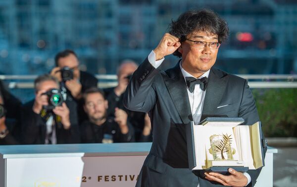 Корейский режиссер Пон Чжун Хо получил первую в истории Кореи Золотую пальмовую ветвь - Sputnik Армения