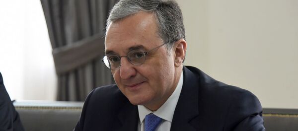 Министр иностранных дел Армении Зограб Мнацаканян во время встречи с главой Китайского МИД Ваном И (26 мая 2019). Еревaн - Sputnik Армения