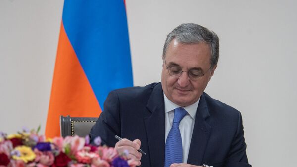 Министр иностранных дел Армении Зограб Мнацаканян на церемонии подписания документов (26 мая 2019). Еревaн - Sputnik Արմենիա