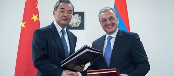 Главы МИД Армении и Китая Зограб Мнацаканян и Ван И на церемонии подписания документов (26 мая 2019). Еревaн Главы МИД Армении и Китая Зограб Мнацаканян и Ван И на церемонии подписания документов (26 мая 2019). Еревaн - Sputnik Արմենիա