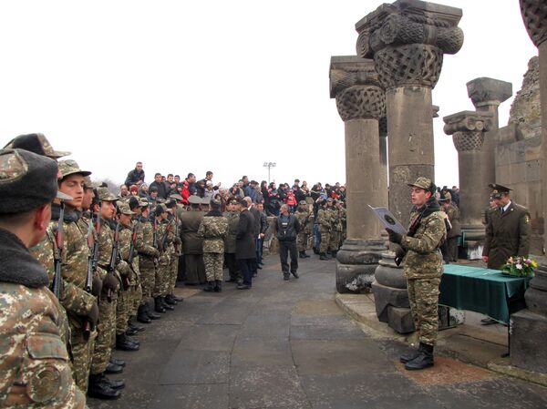 Церемония присяги армянских солдат в Звартноце Церемония присяги армянских солдат в Звартноце - Sputnik Արմենիա