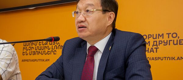 Пресс-конференция Чрезвычайного и Полномочного посла Казахстана в Армении Тимура Уразаева (27 мая 2019). Еревaн Пресс-конференция Чрезвычайного и Полномочного посла Казахстана в Армении Тимура Уразаева (27 мая 2019). Еревaн - Sputnik Արմենիա