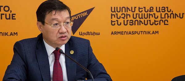 Пресс-конференция Чрезвычайного и Полномочного посла Казахстана в Армении Тимура Уразаева (27 мая 2019). Еревaн Пресс-конференция Чрезвычайного и Полномочного посла Казахстана в Армении Тимура Уразаева (27 мая 2019). Еревaн - Sputnik Армения