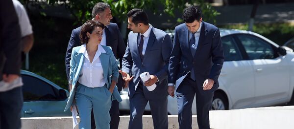 Председатель попечительского совета благотворительных фондов Мой шаг и Город улыбок Анна Акопян перед началом пресс-конференции (27 мая 2019). Еревaн - Sputnik Արմենիա