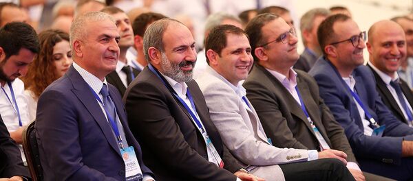 Премьер-министр Никол Пашинян на форуме «Мой шаг во имя Сюникской области» (27 мая 2017). Татев - Sputnik Армения