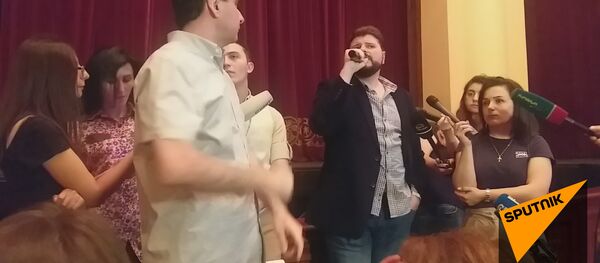 Կրքերը բորբոքվել են. оպերայի թատրոնում քննարկում էր Կրքերը բորբոքվել են. оպերայի թատրոնում քննարկում էր - Sputnik Արմենիա