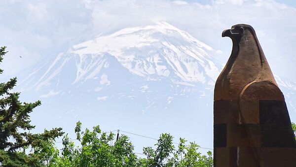 Скульптура орла в мемориальном комплексе Сардарапат - Sputnik Армения