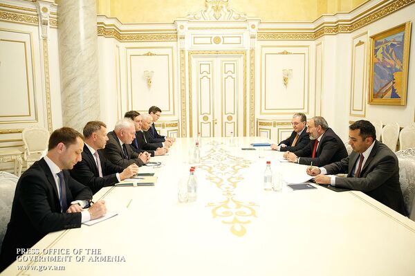 Пашинян обсудил с сопредседателями МГ ОБСЕ реализацию достигнутых в Вене договоренностей - Sputnik Армения