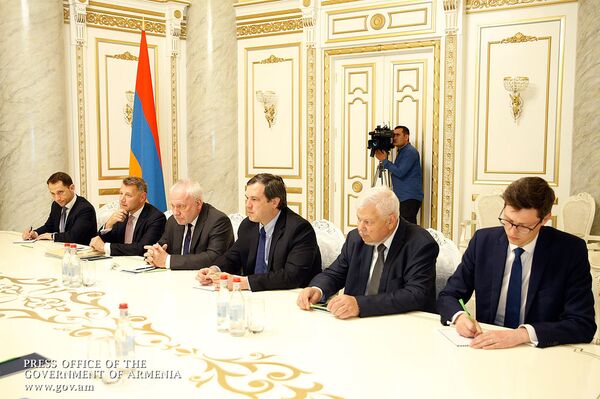 Пашинян обсудил с сопредседателями МГ ОБСЕ реализацию достигнутых в Вене договоренностей - Sputnik Армения