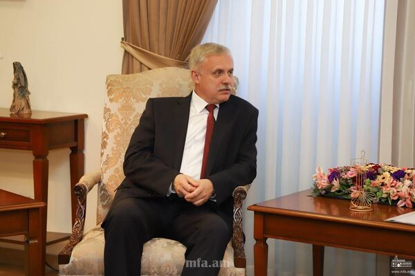 Станислав Зась обещал последовательно отстаивать интересы стран-участниц ОДКБ Станислав Зась обещал последовательно отстаивать интересы стран-участниц ОДКБ - Sputnik Армения