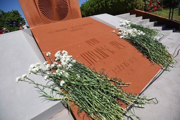 Открытие мемориала по случаю 140-летия Арама Манукяна в комплексе Сардарапат (28 мая 2019) Сардарапат - Sputnik Армения