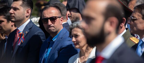 Министр здравоохранения Арсен Торосян во время празднования Первой республики (28 мая 2019) Сардарапат Министр здравоохранения Арсен Торосян во время празднования Первой республики (28 мая 2019) Сардарапат - Sputnik Արմենիա