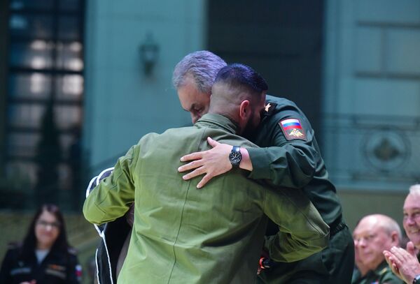 Տիմատին բաճկոն է նվիրել Շոյգուին. լուսանկարներ Տիմատին բաճկոն է նվիրել Շոյգուին. լուսանկարներ - Sputnik Արմենիա