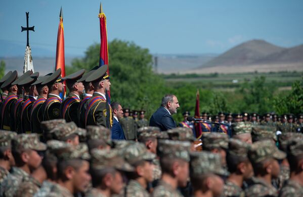 Выступление премьер-министра Никола Пашиняна во время церемонии празднования Дня Первой Республики Армения (28 мая 2019). Сардарапат - Sputnik Армения