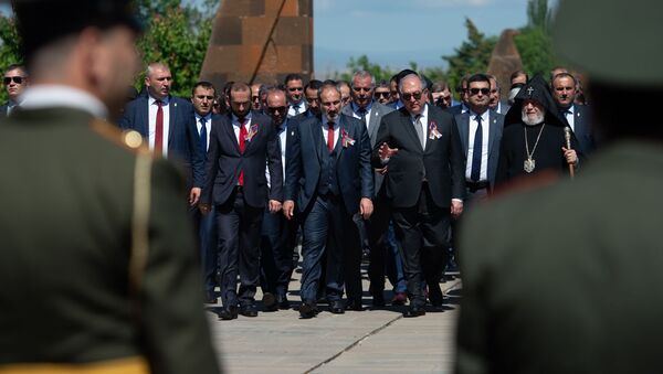 Высшее руководство страны во время празднования Первой республики (28 мая 2019) Сардарапат - Sputnik Արմենիա