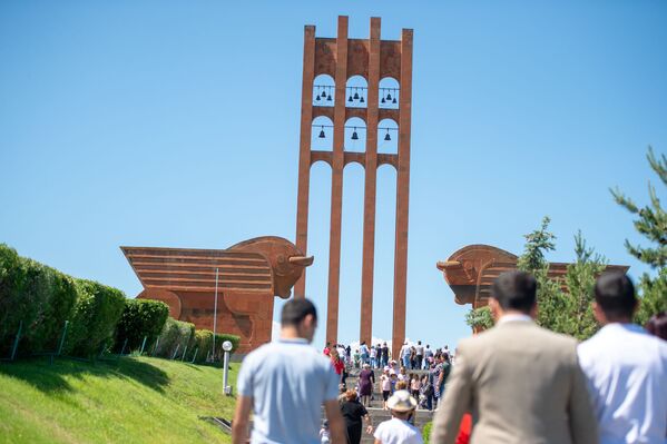 Граждане в мемориальном комплексе Сардарапат во время празднования Дня Первой Республики Армения (28 мая 2019) Сардарапат - Sputnik Армения