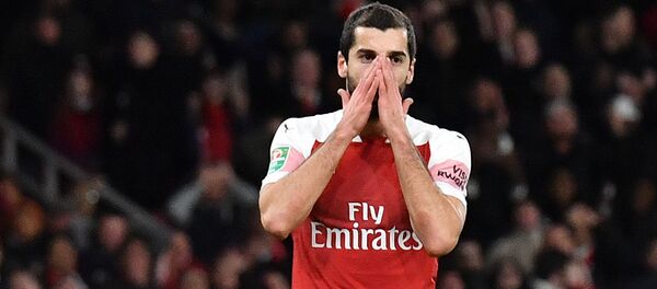 Полузащитник лондонского Арсенала Генрих Мхитарян на четвертьфинальном матче Кубка английской лиги между командами Арсенал и Тоттенхэм Хотспур (19 декабря 2018). Лондон - Sputnik Արմենիա