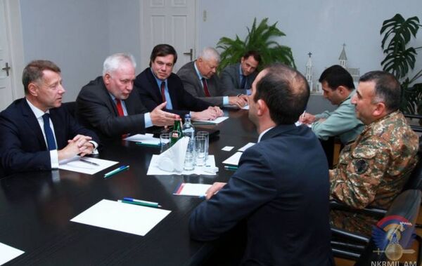 Բակո Սահակյանն ու Կարեն Աբրահամյանն ընդունել են ԵԱՀԿ Մինսկի խմբի համանախագահներին Բակո Սահակյանն ու Կարեն Աբրահամյանն ընդունել են ԵԱՀԿ Մինսկի խմբի համանախագահներին - Sputnik Արմենիա