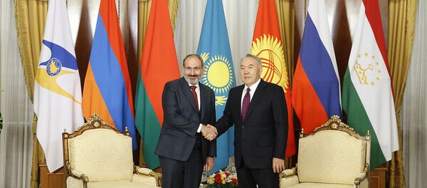 ՀՀ վարչապետ Նիկոլ Փաշինյանը հանդիպել է Ղազախստանի առաջին նախագահ Նուրսուլթան Նազարբաևի հետ ՀՀ վարչապետ Նիկոլ Փաշինյանը հանդիպել է Ղազախստանի առաջին նախագահ Նուրսուլթան Նազարբաևի հետ - Sputnik Արմենիա